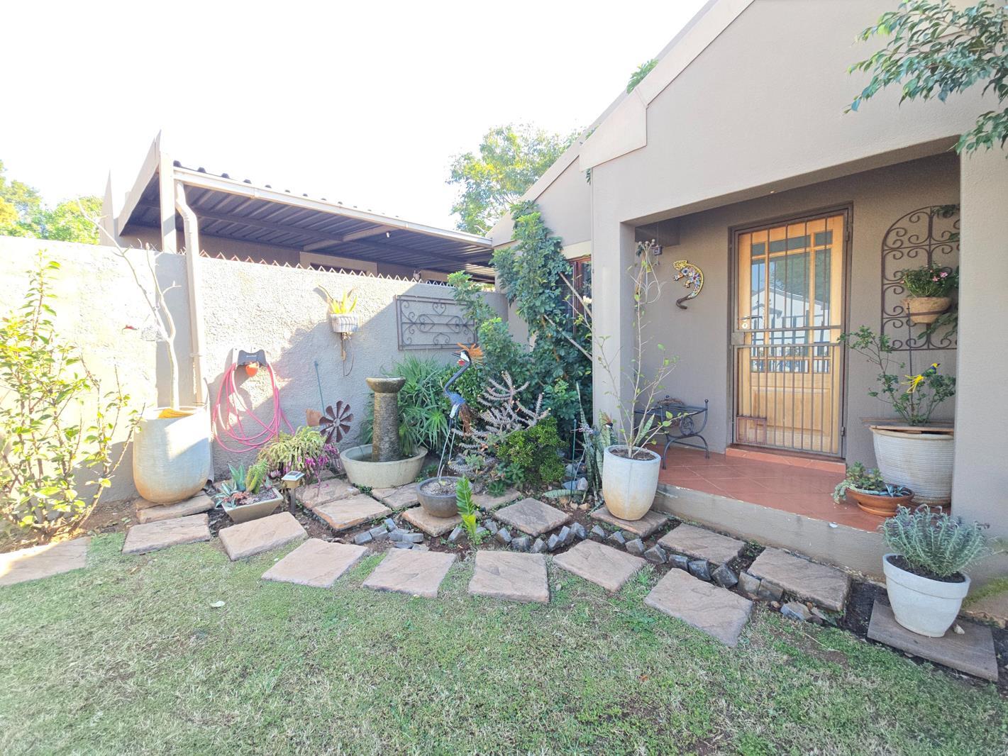 3 Bedroom House in Zwartkop