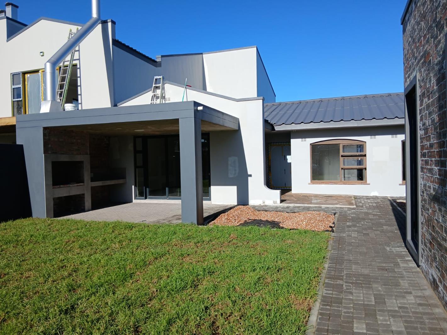 4 Bedroom House in Dormehlsdrift