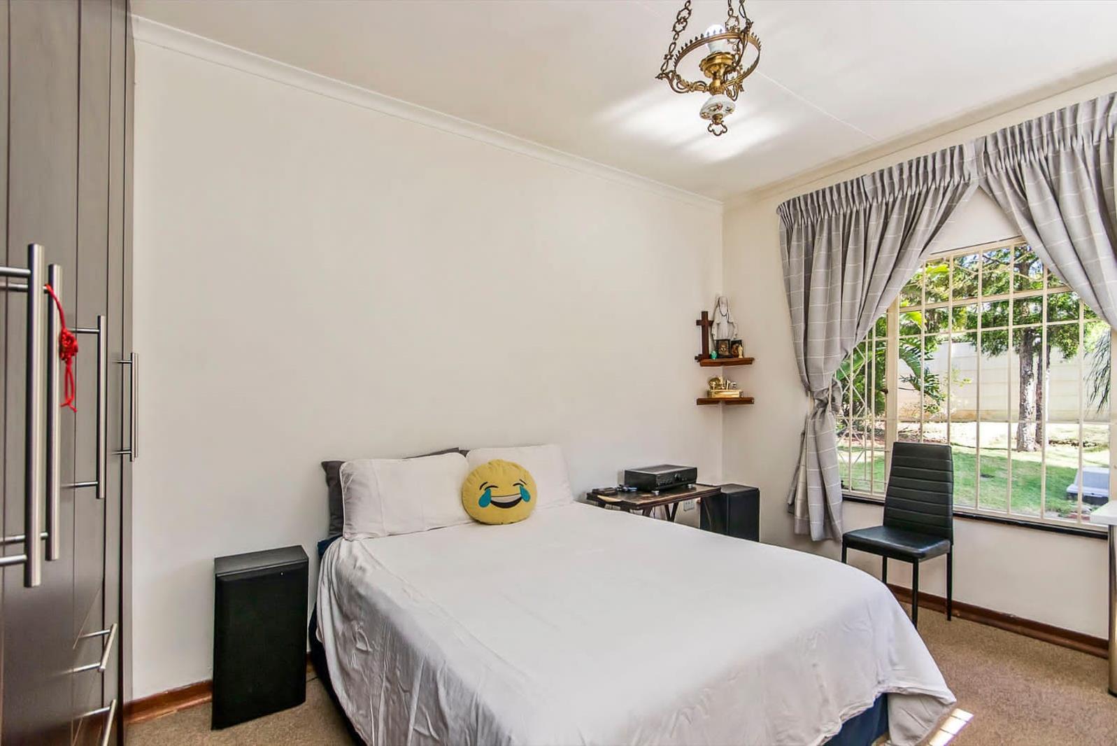 5 Bedroom House in Bramley North