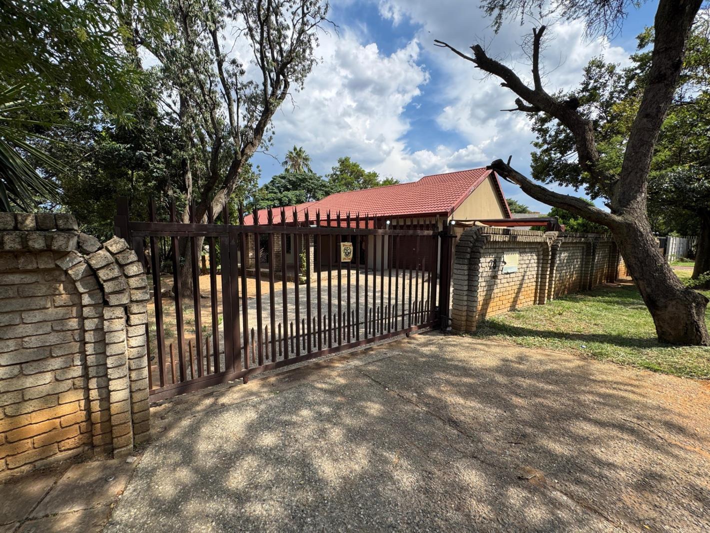 3 Bedroom House in Geelhoutpark