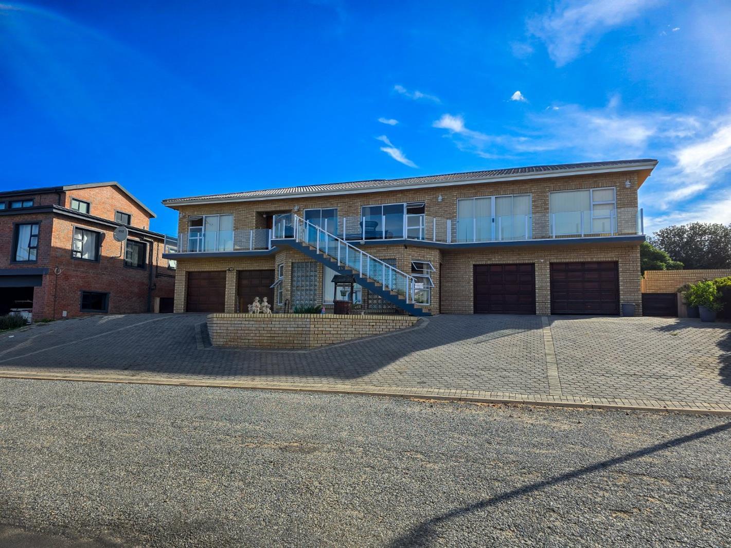 4 Bedroom House in Stilbaai Wes