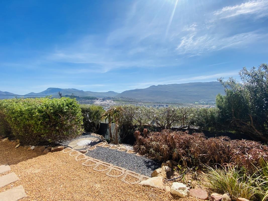 1 Bedroom Apartment in Fish Hoek
