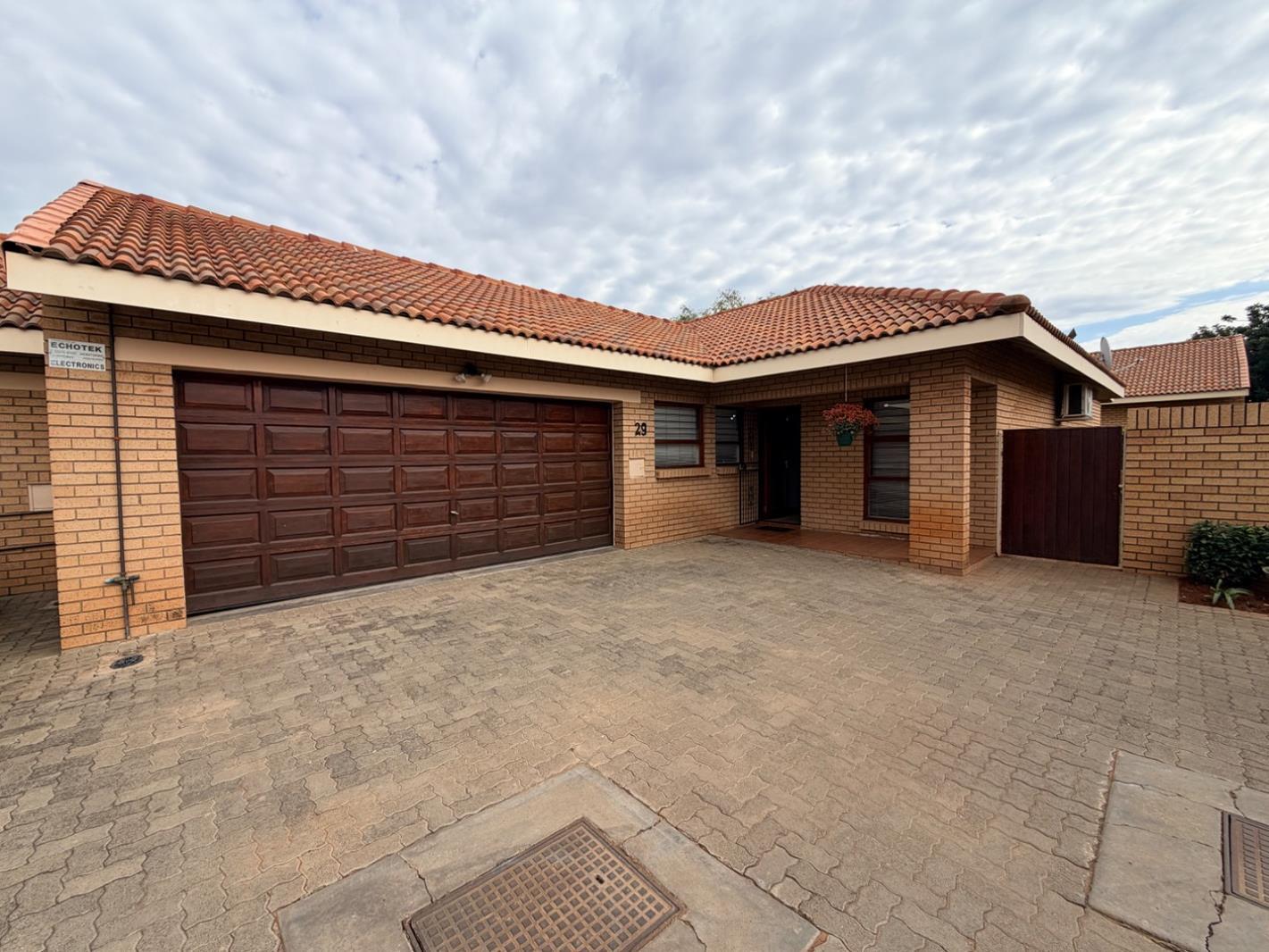 3 Bedroom Townhouse in Royldene