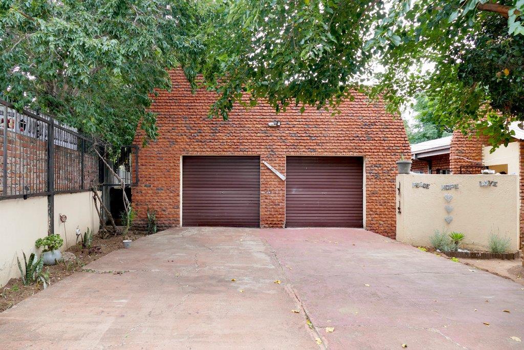 3 Bedroom House in Ivy Park