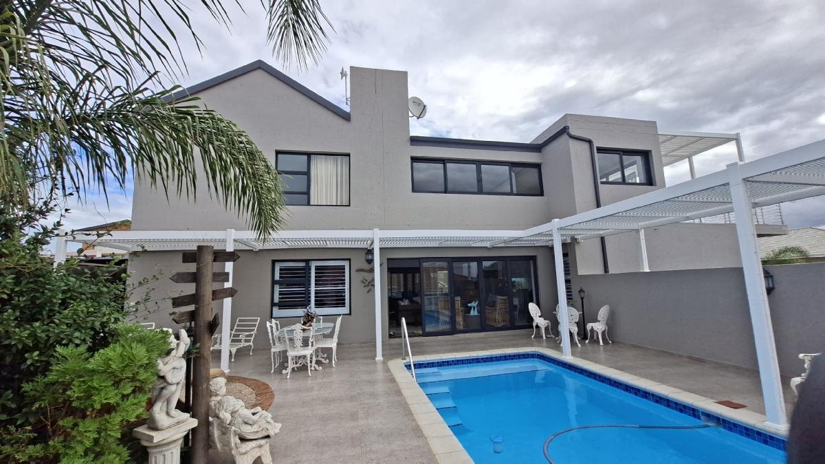 4 Bedroom House in Menkenkop