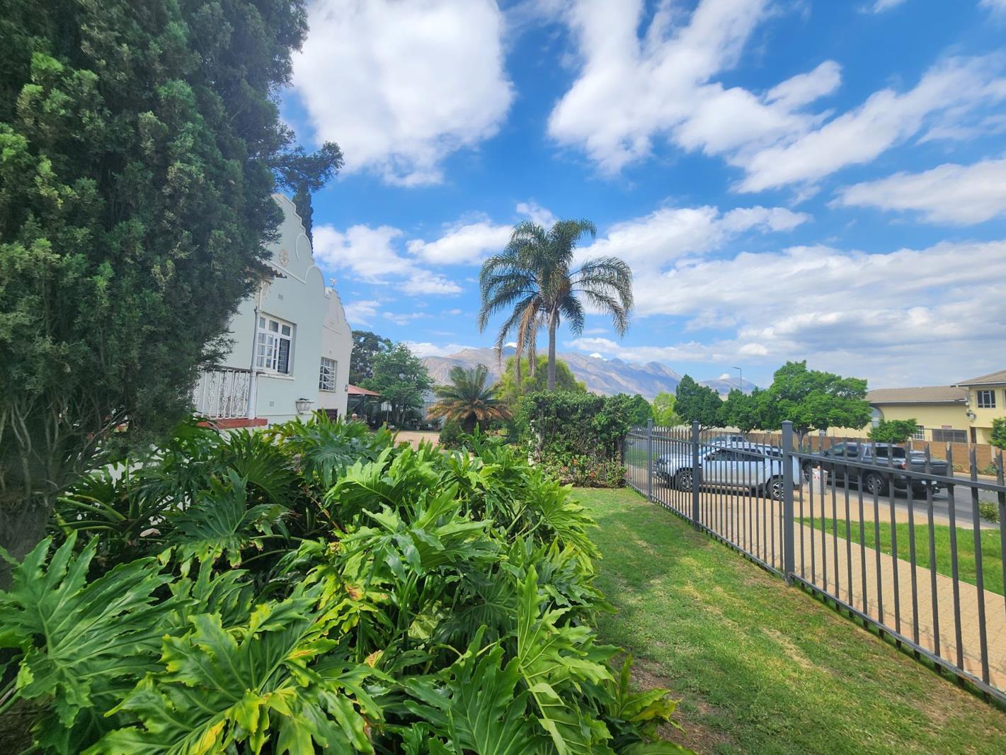 5 Bedroom House in Ashton