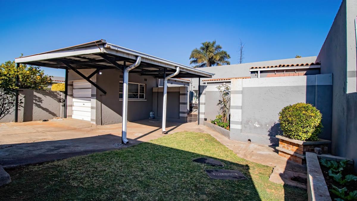 3 Bedroom Simplex in Klopperpark