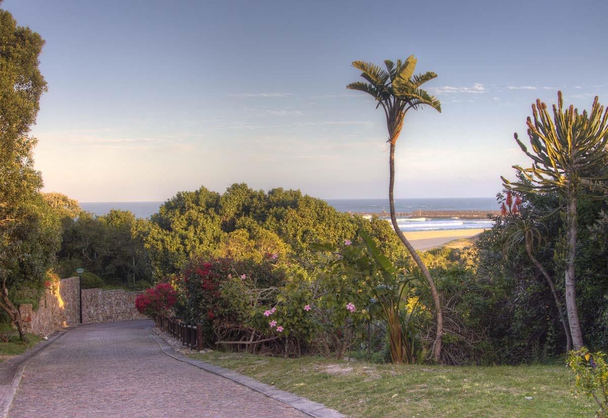 620 m² Land available in East Bank