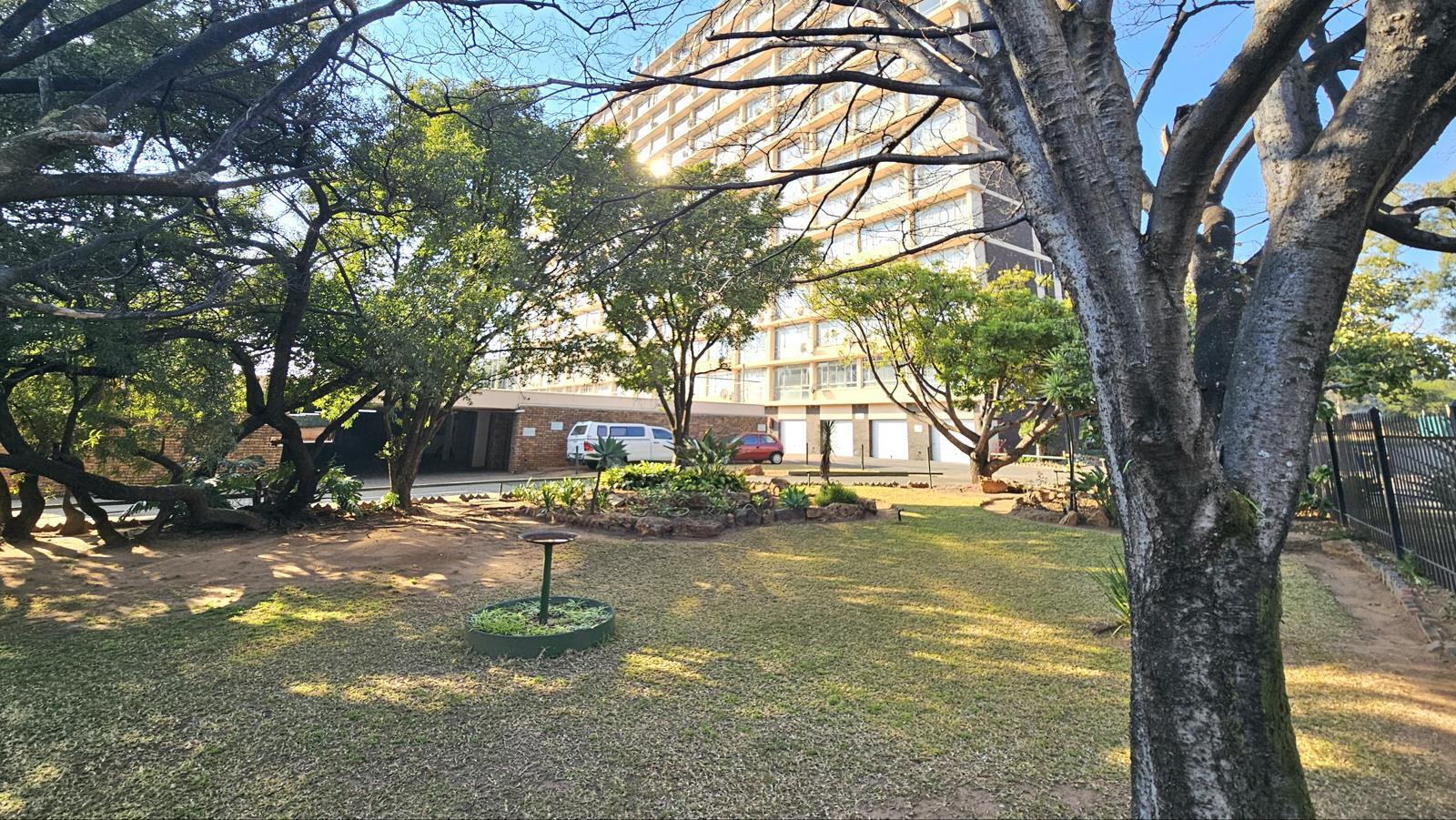 2.5 Bedroom Apartment in Weavind Park