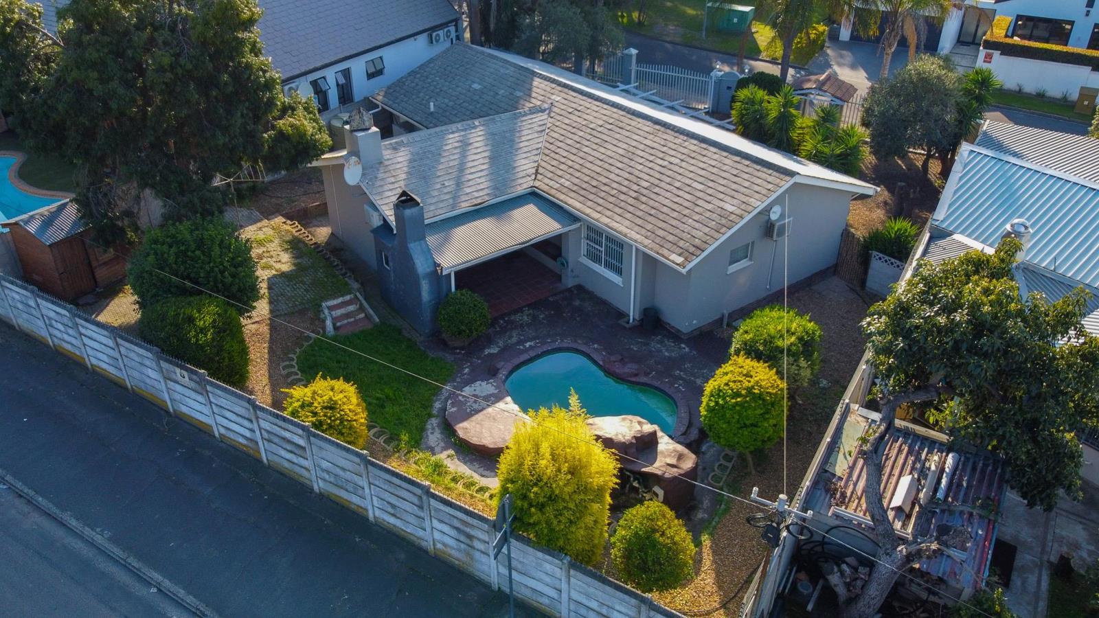4 Bedroom House in Vrykyk