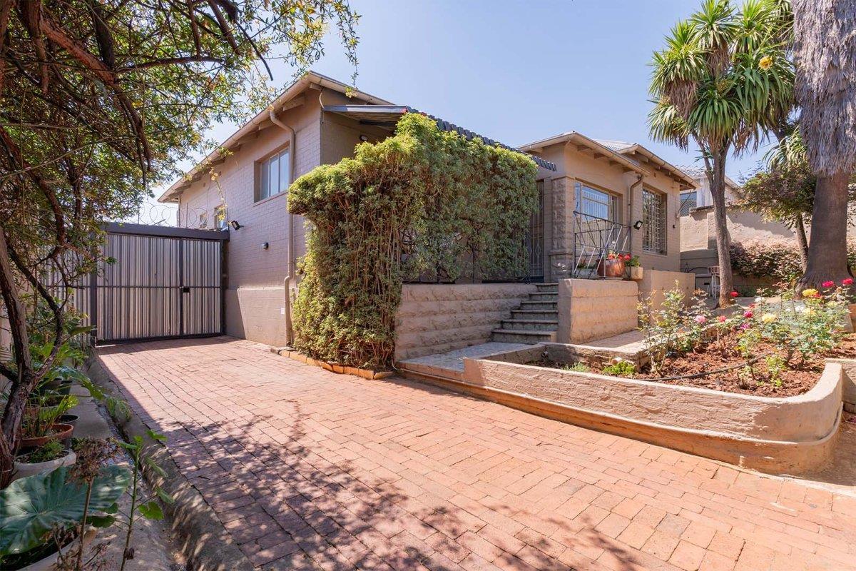 3 Bedroom House in Kensington