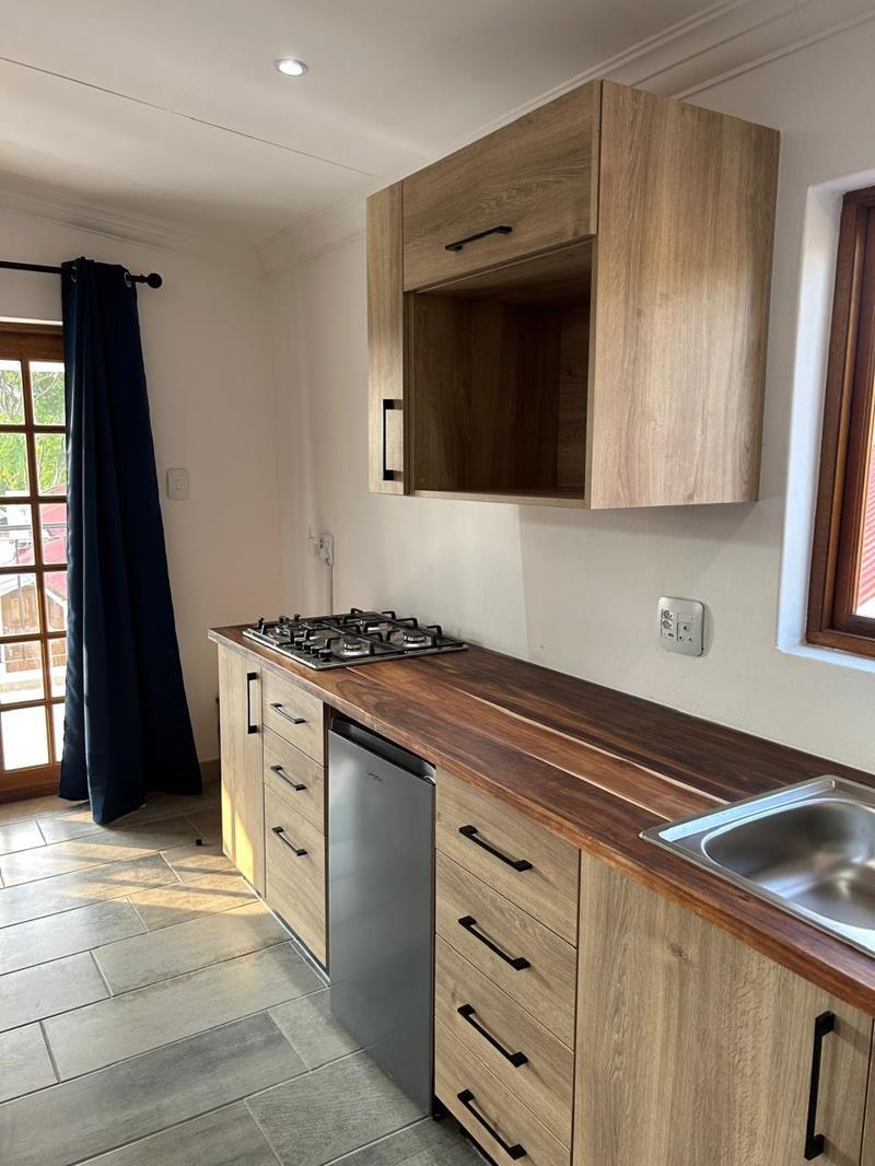 1 Bedroom Garden Cottage in Menlo Park