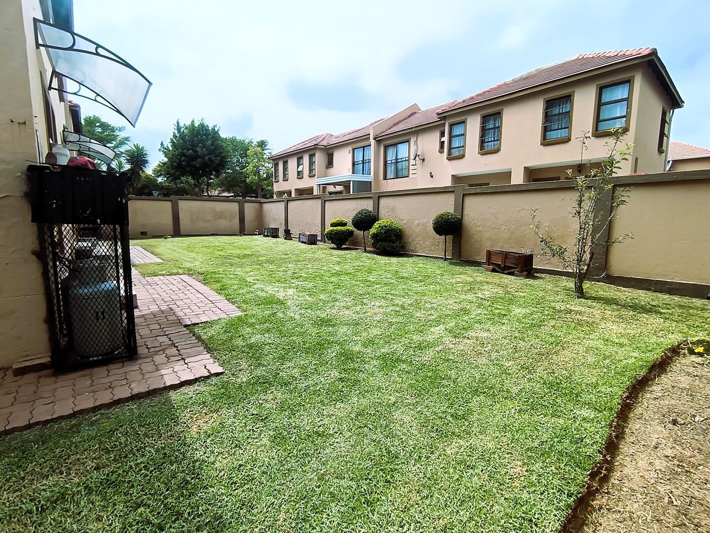 4 Bedroom House in Valley View Estate