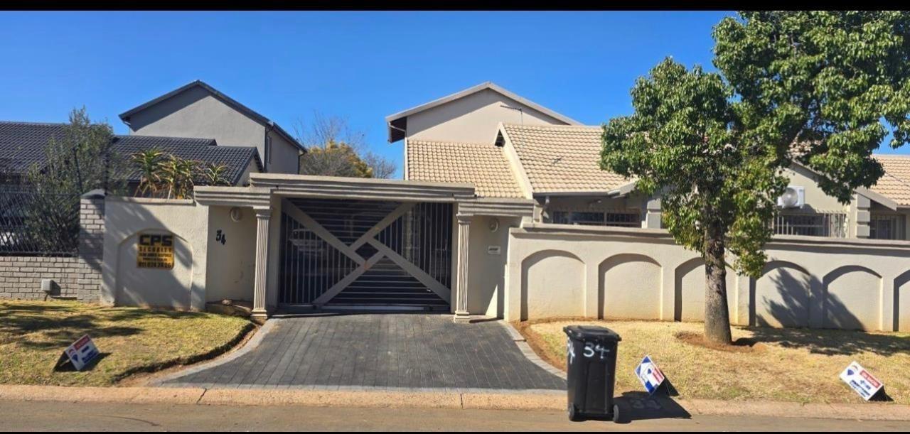 3 Bedroom House in Brackendowns