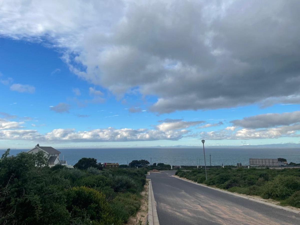 400 m² Land available in St Helena Views