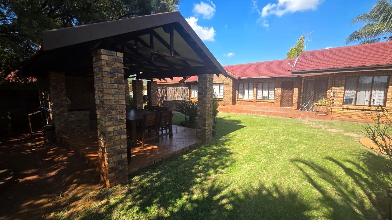 6 Bedroom House in Doornpoort