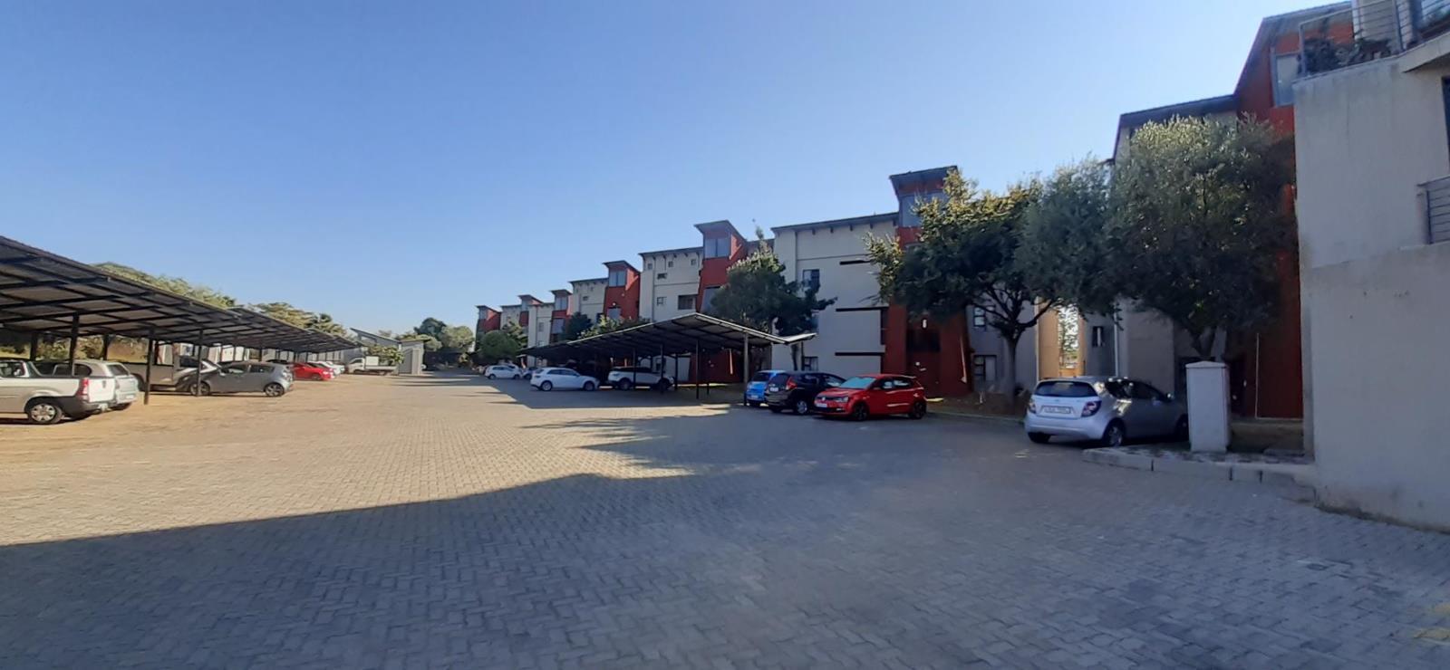 2 Bedroom Apartment in Rooihuiskraal North