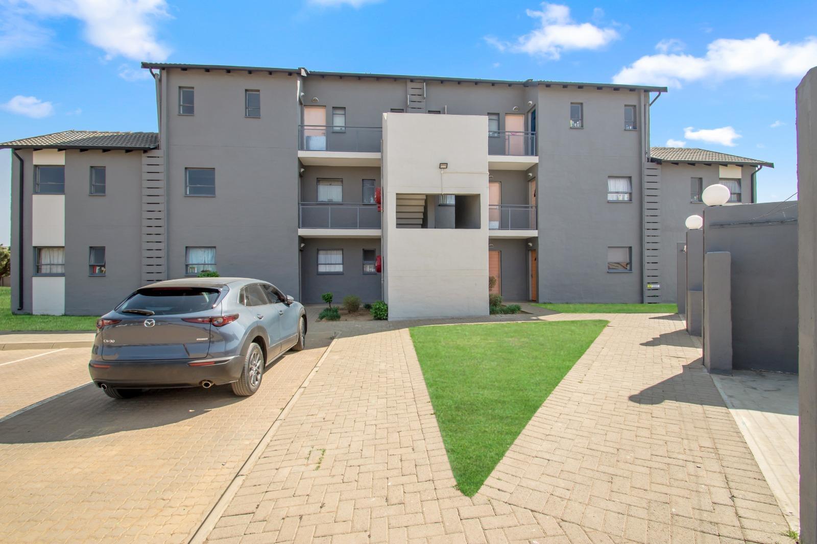 1 Bedroom Simplex in Sharon Park