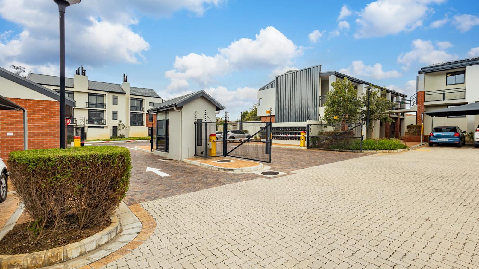 2 Bedroom Apartment in Vredekloof Heights