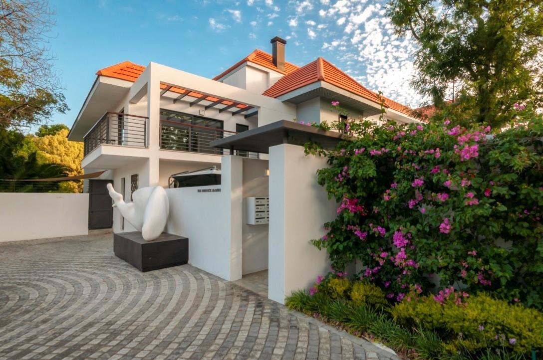 2 Bedroom Apartment in Somerset West Central