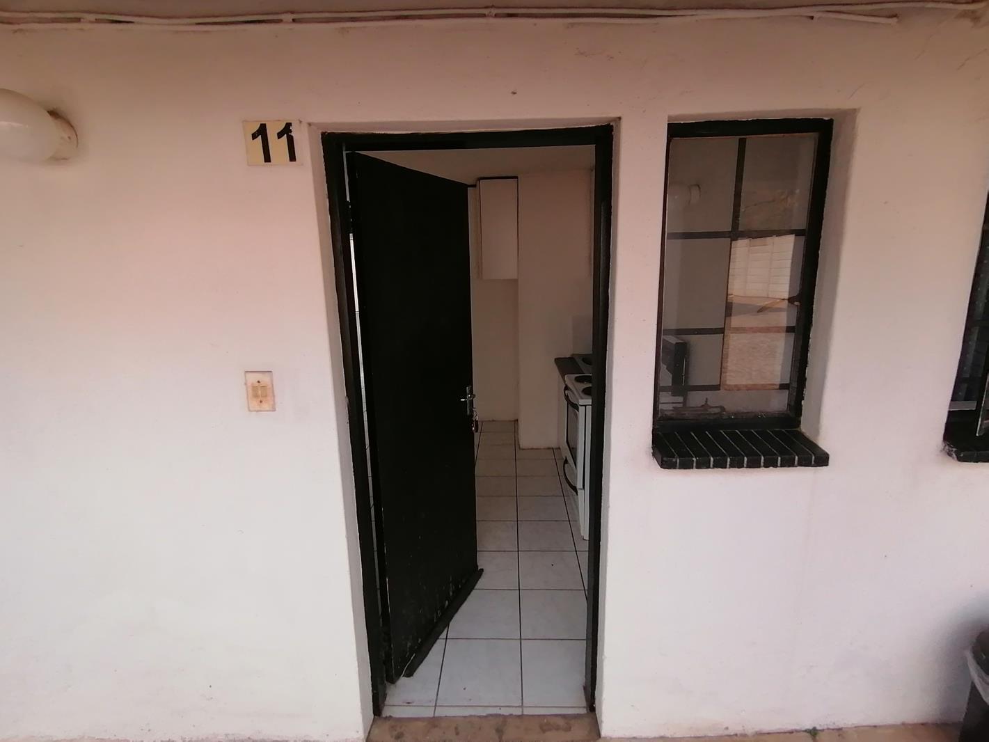 Bachelor apartment in Jansen Park