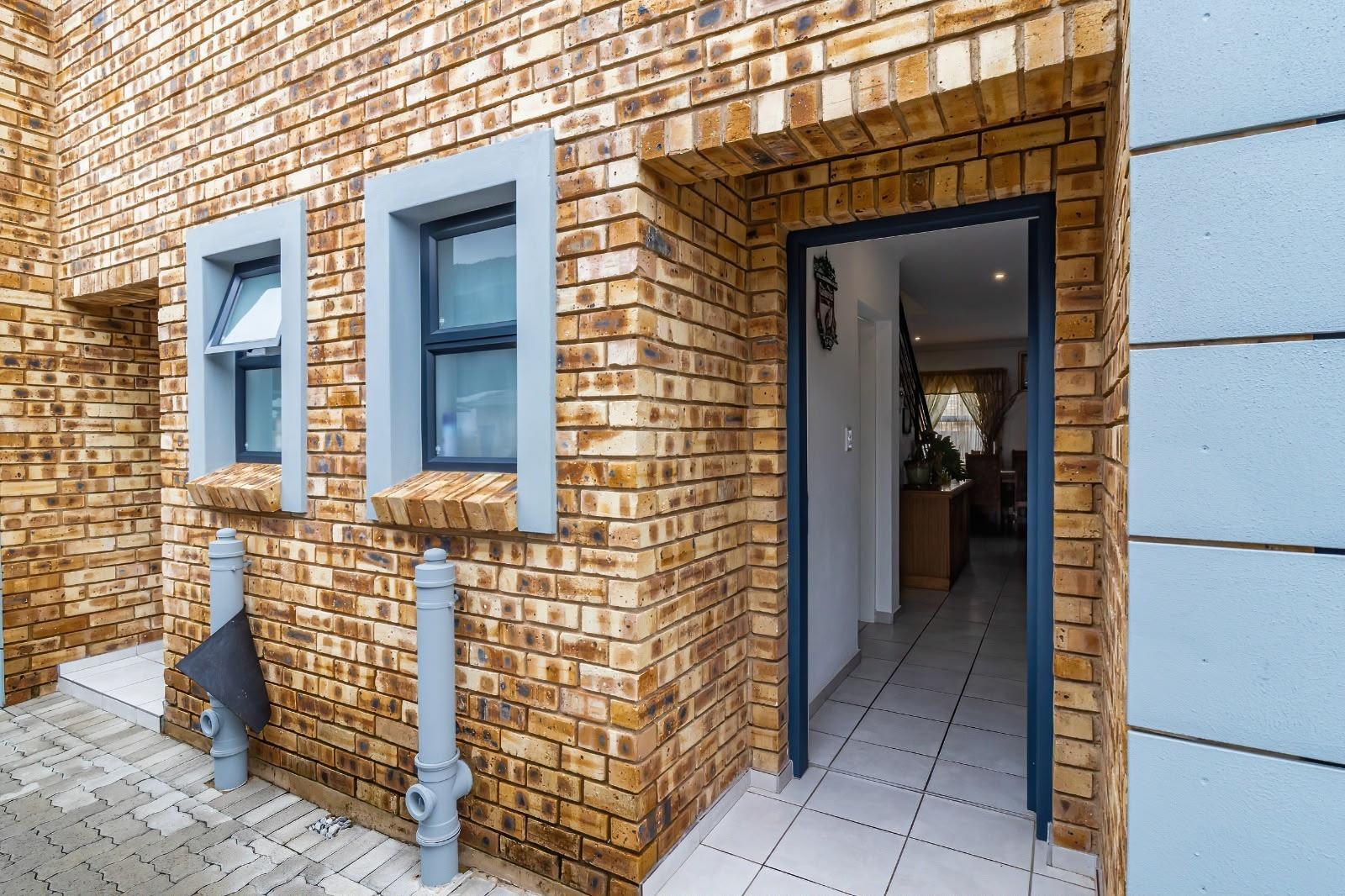 3 Bedroom Townhouse in Brackendowns
