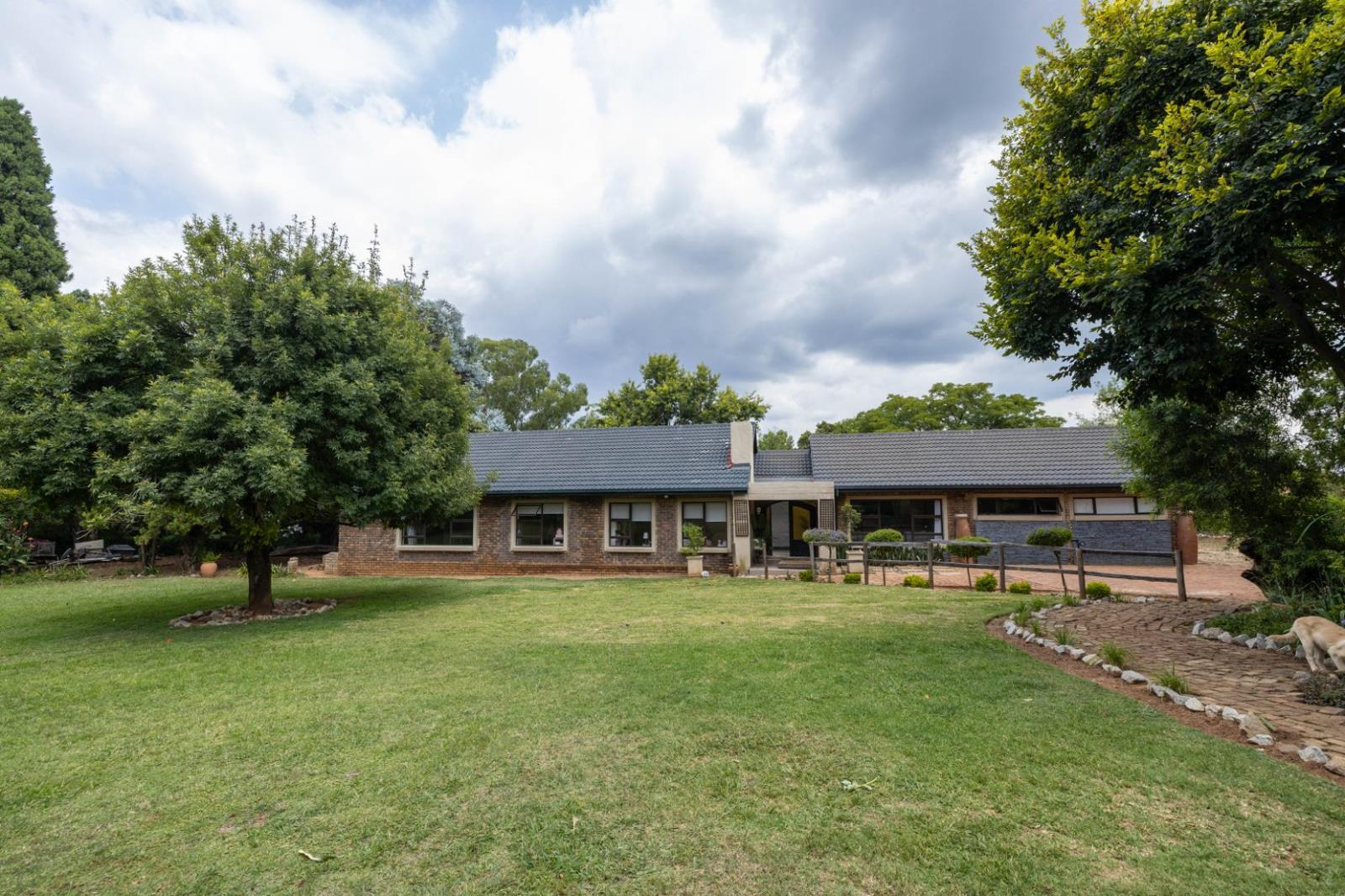 4 Bedroom House in Randjesfontein AH