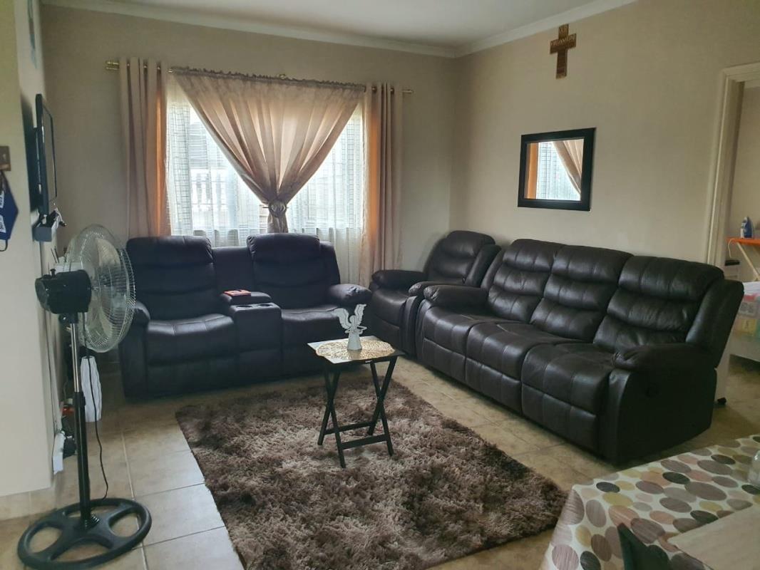 2 Bedroom Apartment in Newlands East