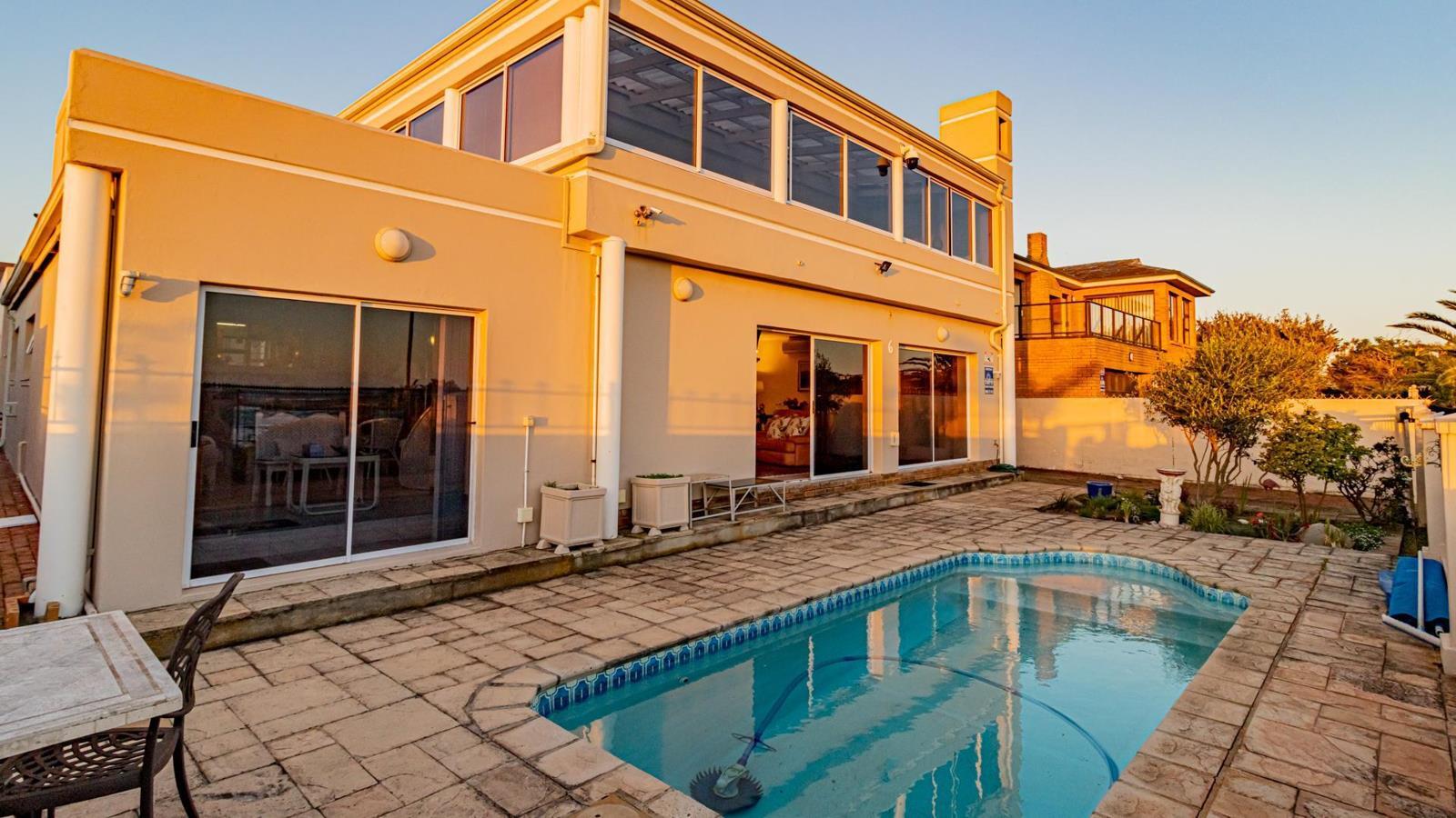 5 Bedroom House in Sandbaai