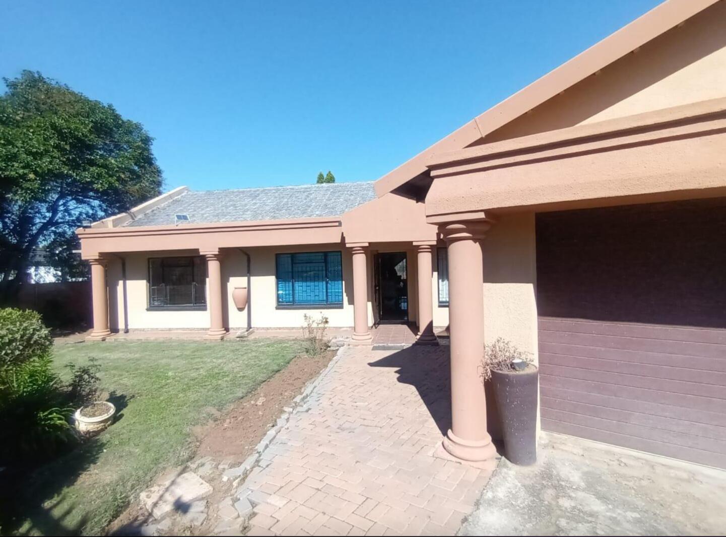 3 Bedroom House in Brackendowns