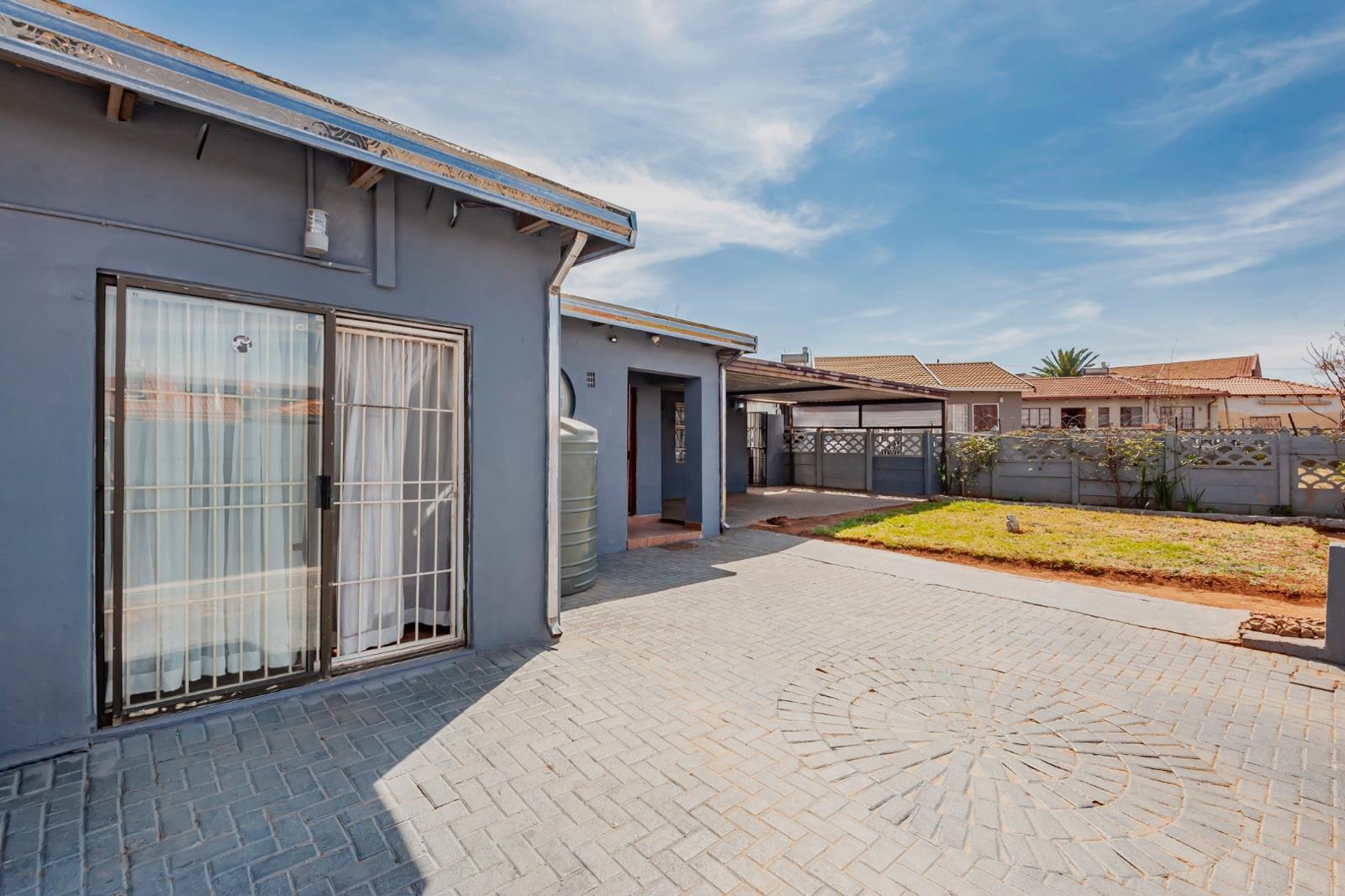 3 Bedroom House in Lenasia South