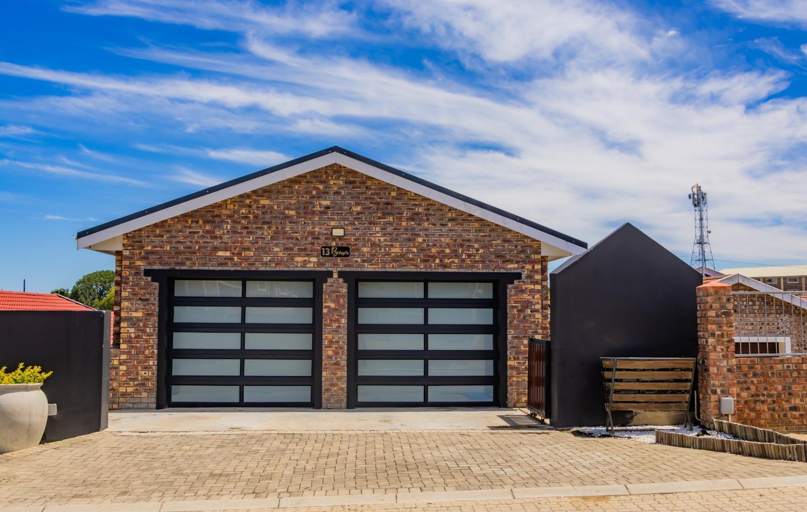 3 Bedroom House in Levalia