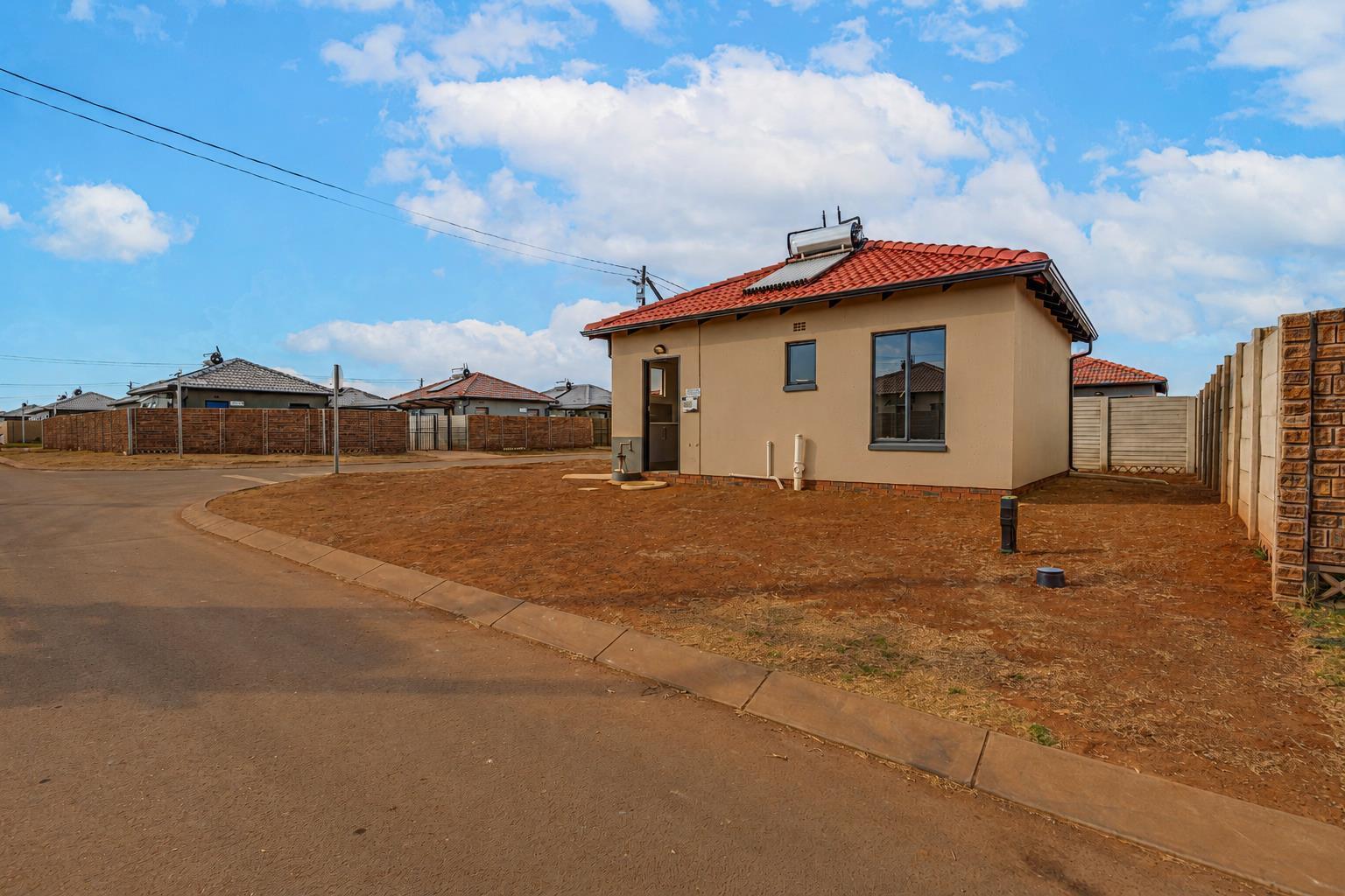 2 Bedroom House in Protea Glen
