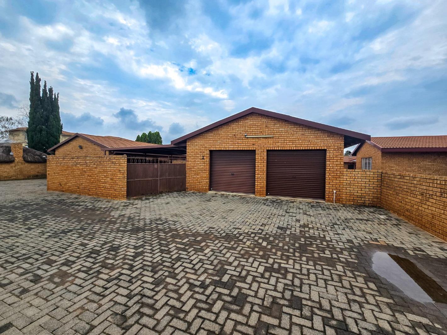 3 Bedroom Townhouse in Eike Park
