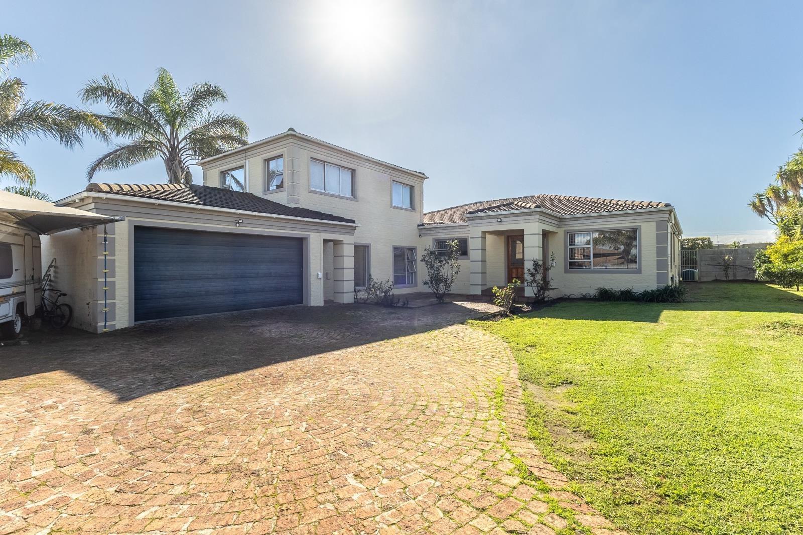 3 Bedroom House in The Crest