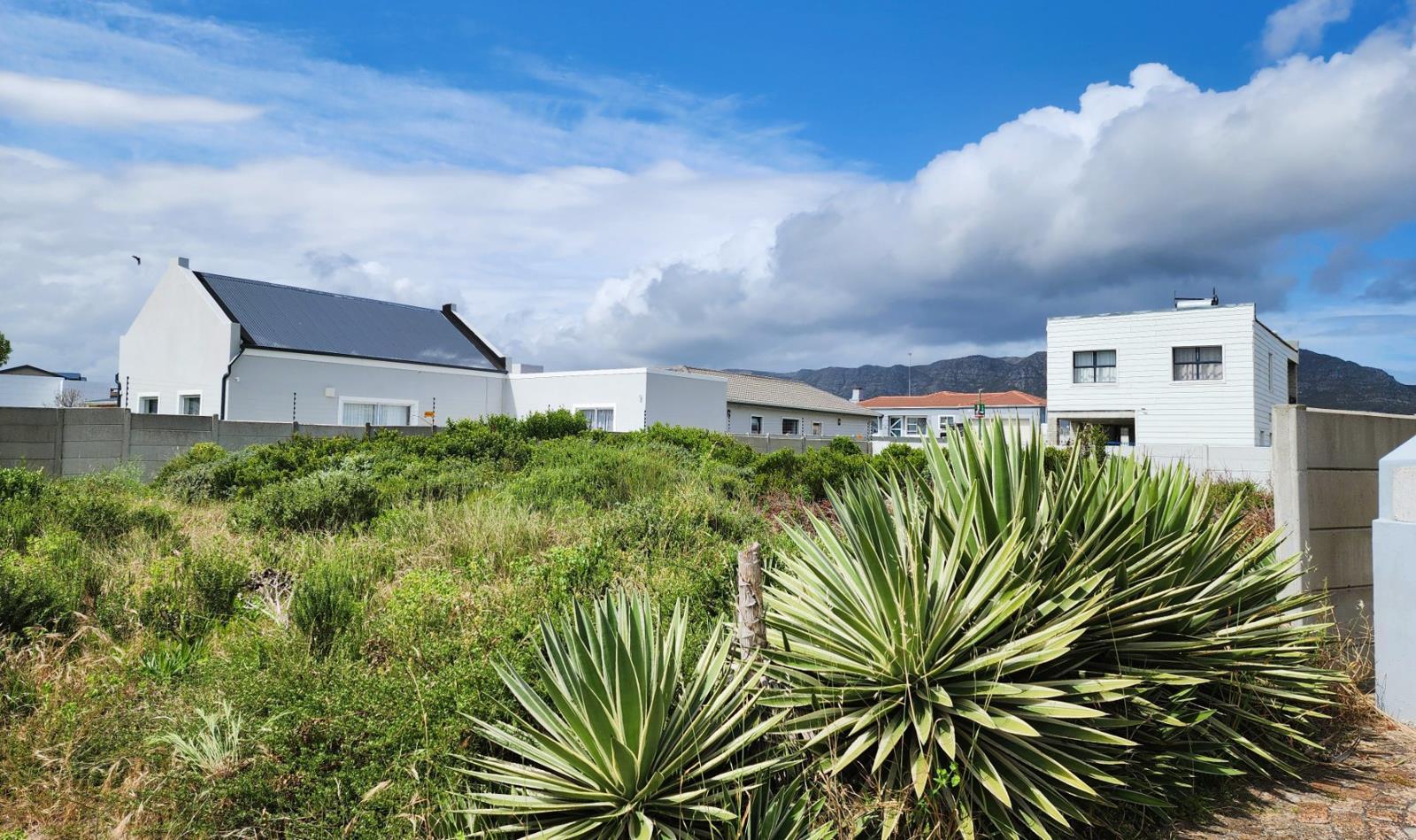 563 m² Land available in Perlemoenbaai