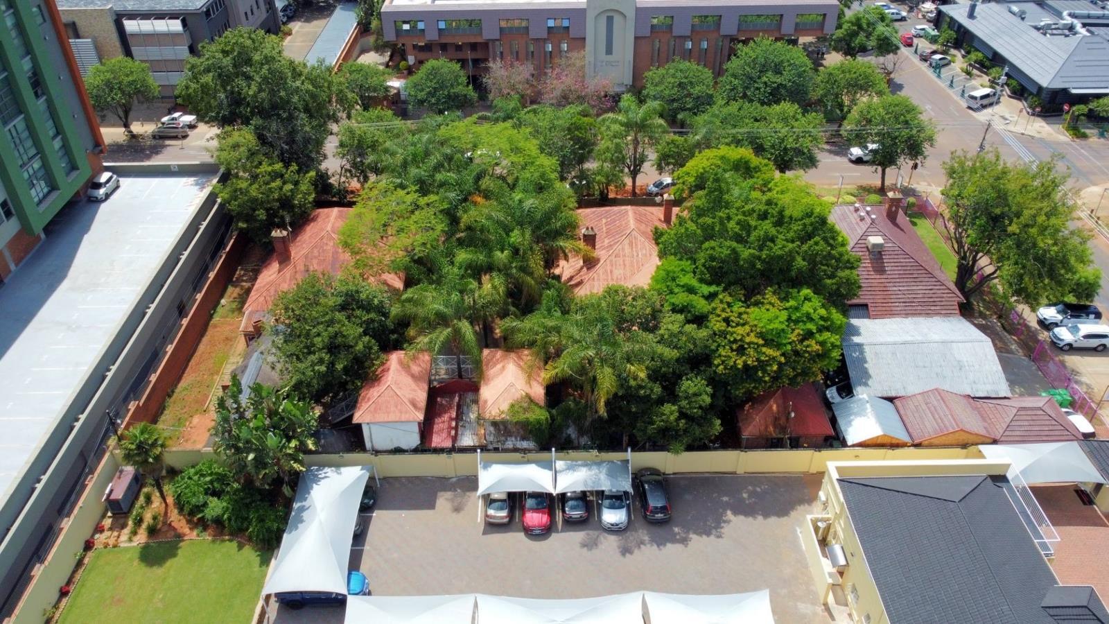 1 760 m² Land available in Hatfield