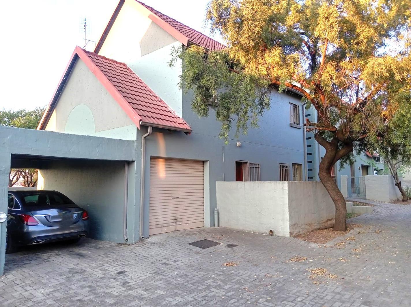 3 Bedroom Duplex in Kosmosdal