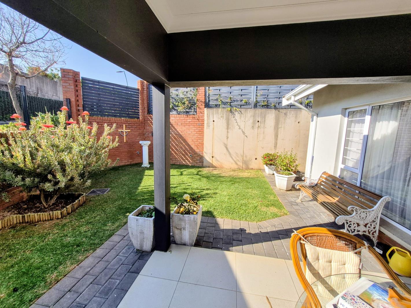 2 Bedroom House in Waterkloof