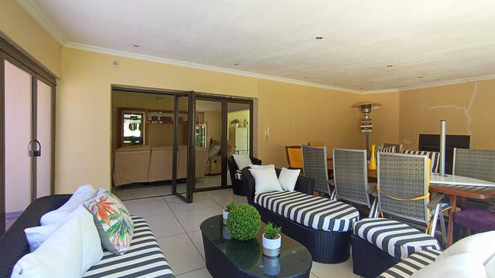 4 Bedroom House in Waterkloof Ridge