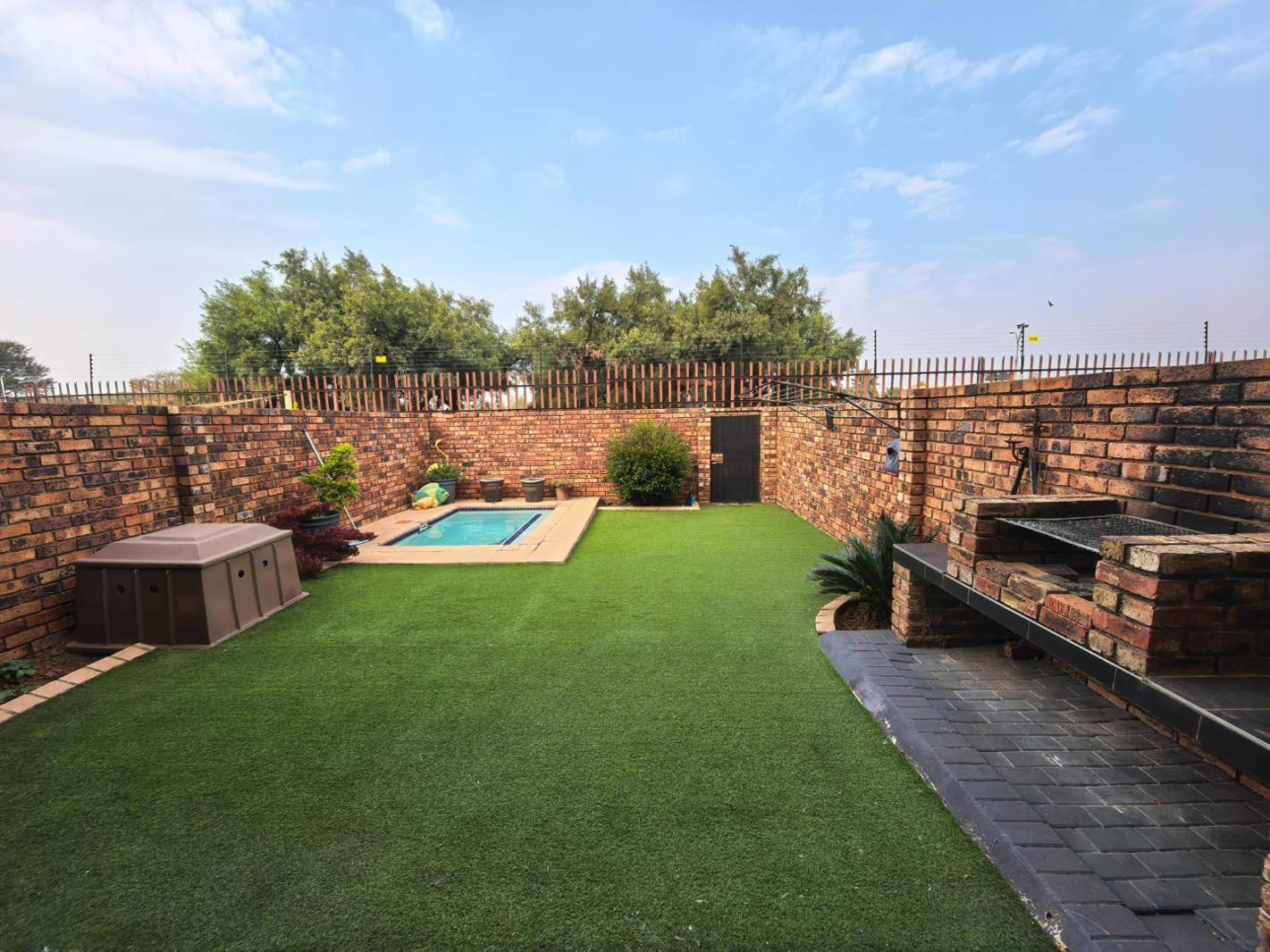 3 Bedroom Townhouse in Brackenhurst