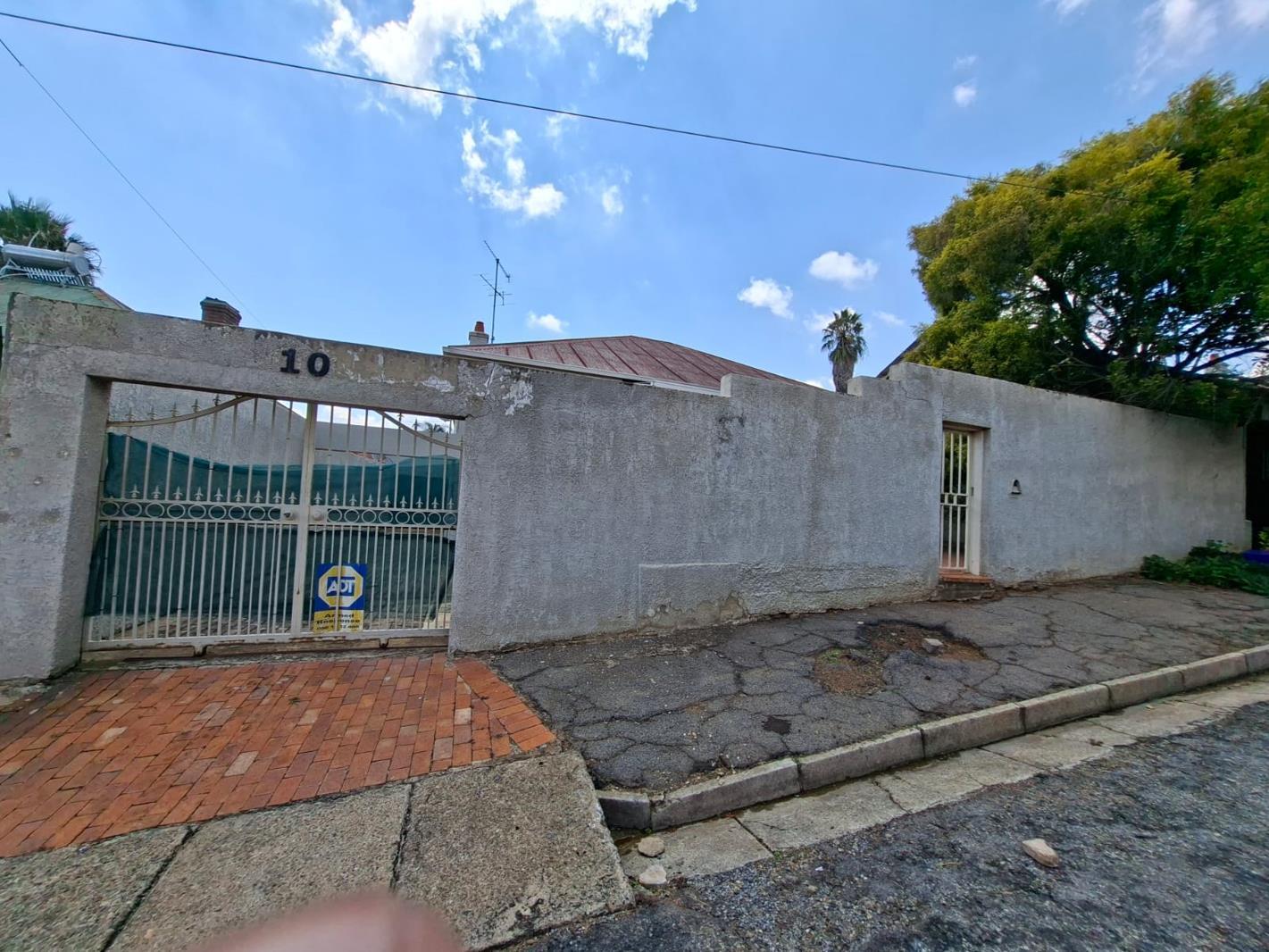 3 Bedroom House in Kensington