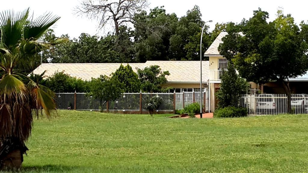 5 Bedroom House in Universitas