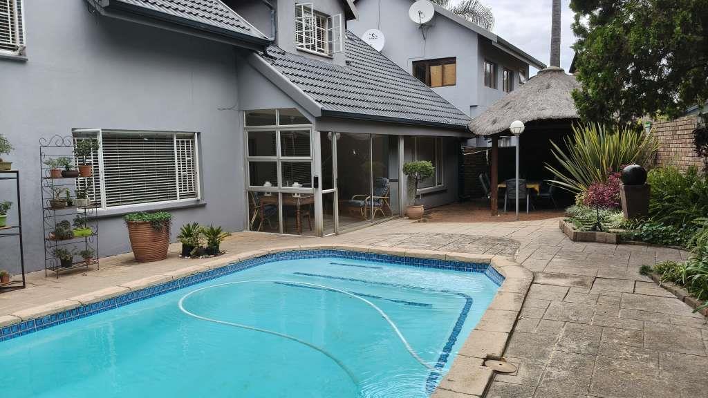 6 Bedroom House in Eldoraigne