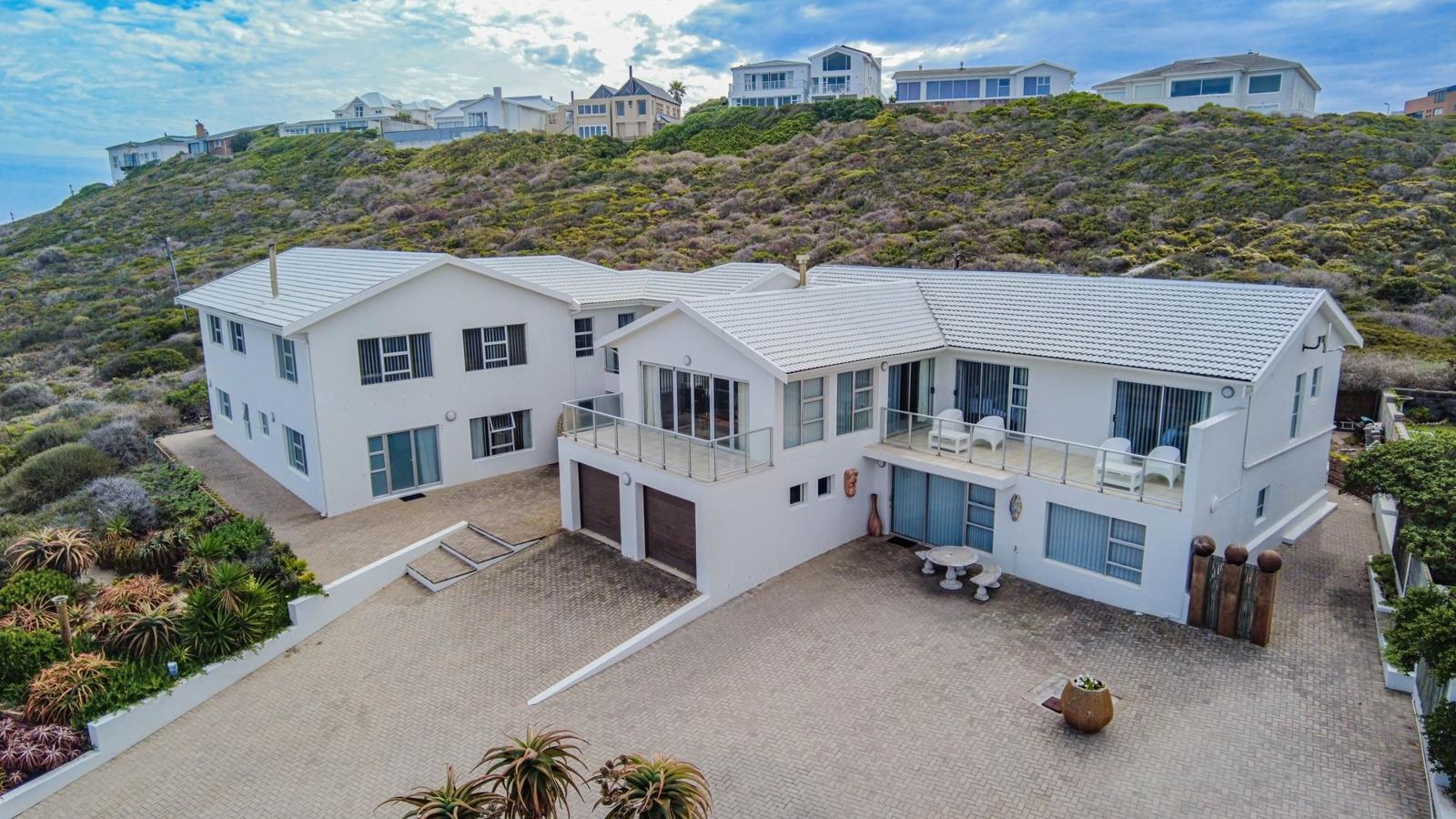 6 Bedroom House in Yzerfontein