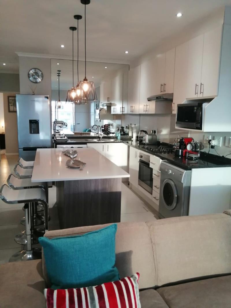 2 Bedroom Apartment in Table View