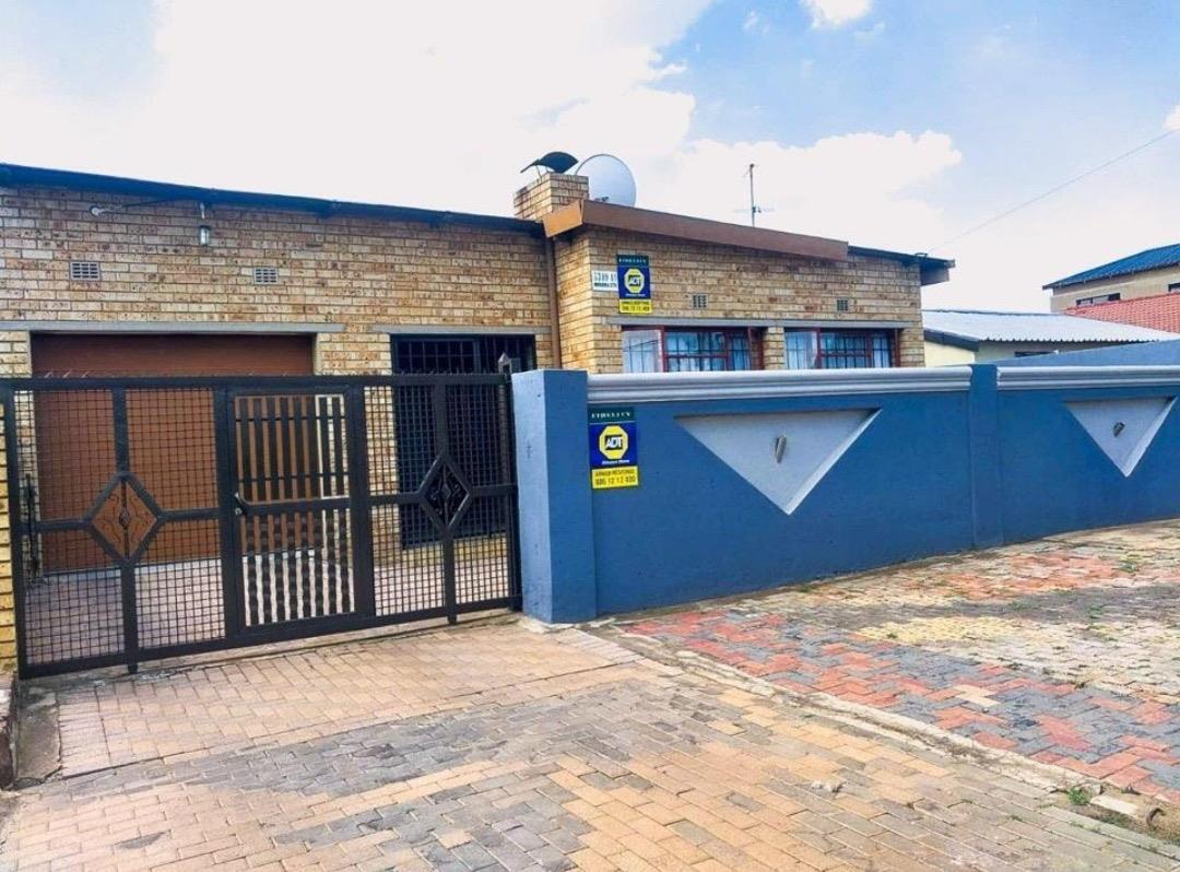 3 Bedroom House in Meadowlands