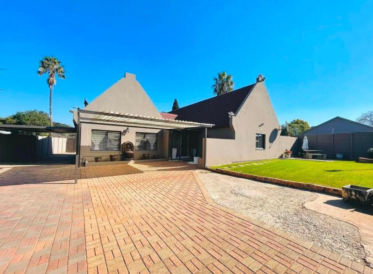 4 Bedroom House in Brackendowns