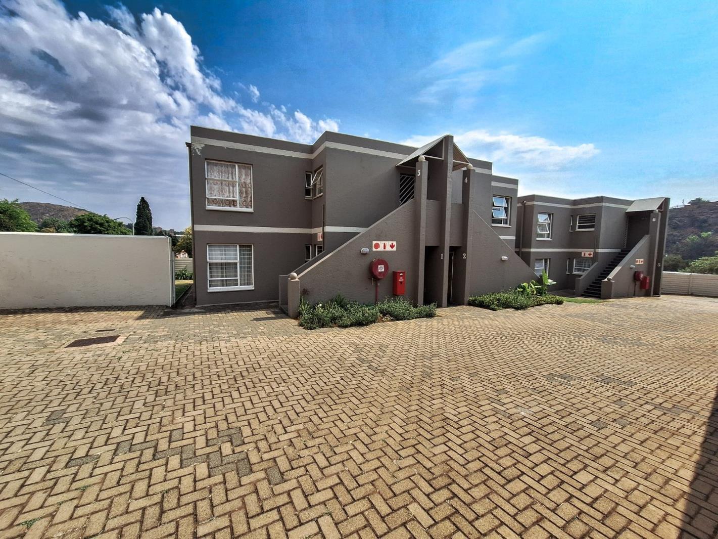 2 Bedroom Apartment in Roodekrans
