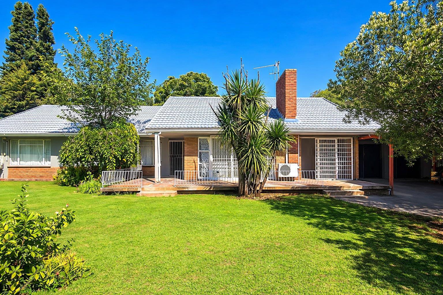 4 Bedroom House in Fichardtpark